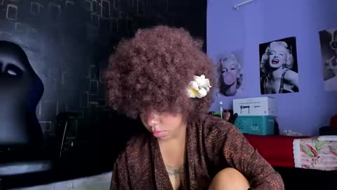 Snapshot of alika01_ chatting on February 15, 9:59 pm alika online show from February 15, 9:59 pm