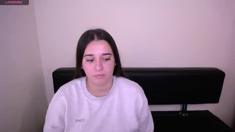 Snapshot of alinaasti_ chatting on October 16, 8:47 am Alina online show from October 16, 8:47 am