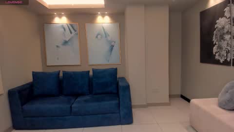 alinakravitz_ online show from February 1, 7:11 pm