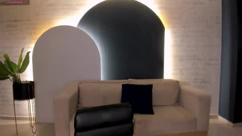 alinakravitz_ online show from February 7, 12:30 pm