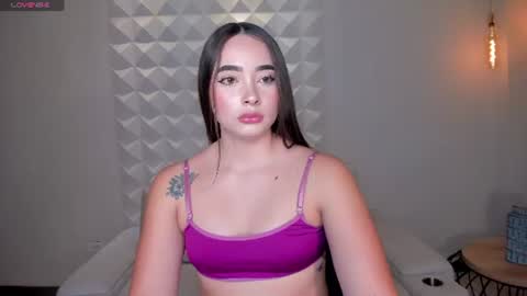 alinakravitz_ online show from June 10, 8:08 pm