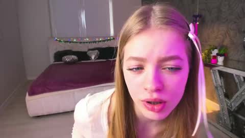 alisa_glamur online show from February 24, 1:31 pm