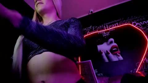 Snapshot of alishaa_nixx chatting on September 16, 3:53 am alishaa_nixx online show from September 16, 3:53 am