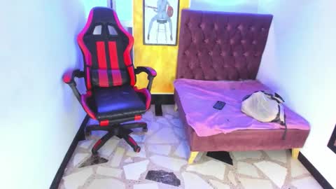 ALISON MOON online show from November 5, 11:01 am