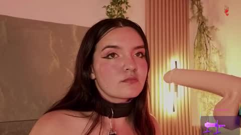 Mia online show from November 9, 8:55 pm