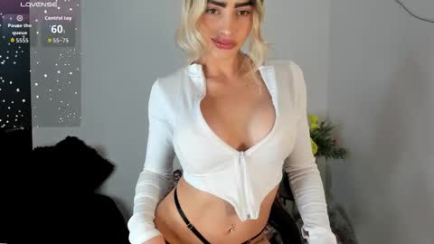 Alisson Domit  online show from September 29, 8:19 pm