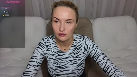 alisssarose online show from December 5, 4:39 pm