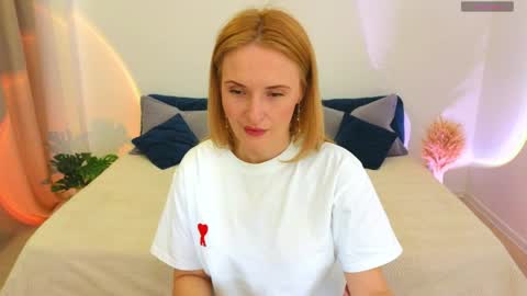 alisssarose online show from April 8, 9:40 pm