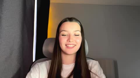 Annie online show from November 19, 9:52 am