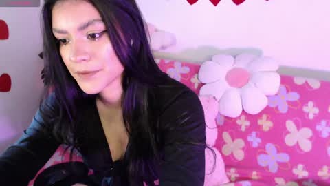 Lola online show from February 3, 9:39 pm