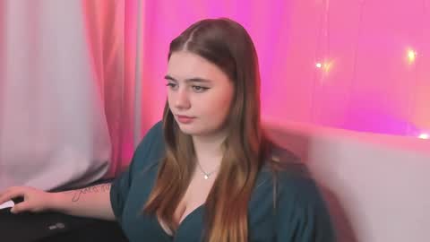 alli_aster online show from January 31, 1:56 pm