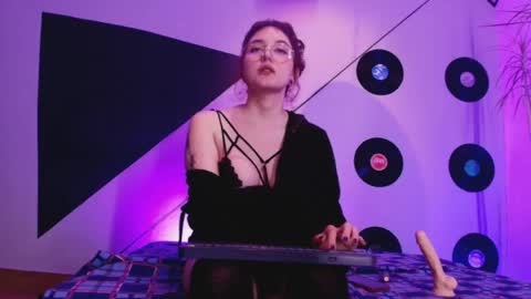 Allissa  online show from June 6, 9:04 am