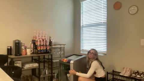 Ally Mae online show from October 22, 4:52 pm