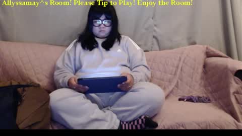 Allyssamay online show from March 26, 4:40 am