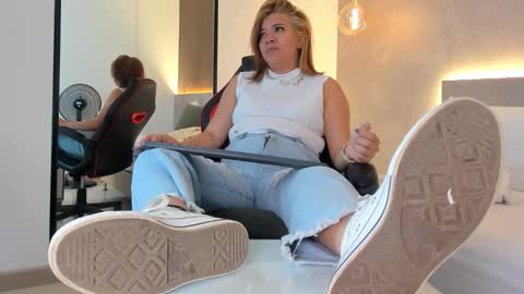 ALMA FENIX  online show from November 25, 1:32 pm