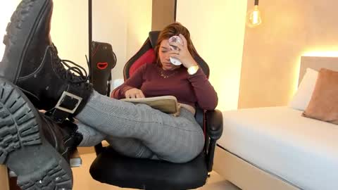 ALMA FENIX  online show from October 9, 12:43 pm