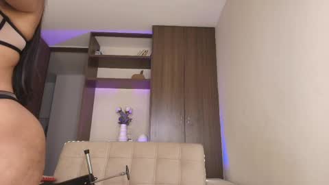 Alma Castillo online show from May 19, 2:07 am