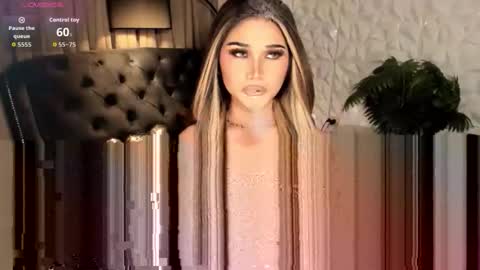 alodialuxts online show from October 24, 10:38 am