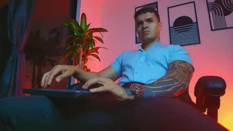 alpha_dominus_ online show from April 9, 3:21 am