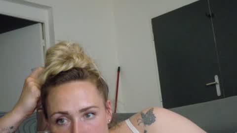 Alyana duo online show from July 12, 9:18 pm