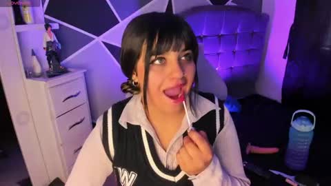alysa magic online show from July 28, 7:39 pm
