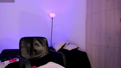 Snapshot of alysonn_conner chatting on March 9, 1:15 pm Alyson online show from March 9, 1:15 pm