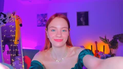 Snapshot of alyssa_smitt chatting on September 11, 12:12 am alyssa_smitt online show from September 11, 12:12 am