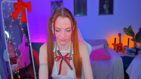 Snapshot of alyssa_smitt chatting on January 30, 11:02 pm alyssa_smitt online show from January 30, 11:02 pm