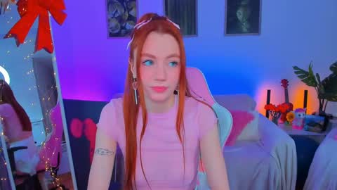 Snapshot of alyssa_smitt chatting on February 6, 7:35 am alyssa_smitt online show from February 6, 7:35 am