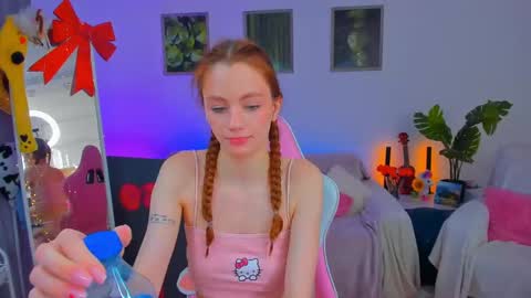 Snapshot of alyssa_smitt chatting on January 25, 10:29 am alyssa_smitt online show from January 25, 10:29 am