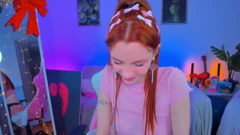 Snapshot of alyssa_smitt chatting on February 6, 1:43 pm alyssa_smitt online show from February 6, 1:43 pm