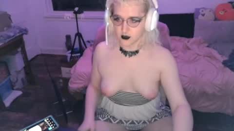 alyxiabewbs online show from May 18, 4:07 am
