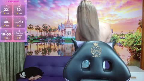 Snapshot of alyy_cute chatting on January 21, 2:05 pm Alyy online show from January 21, 2:05 pm