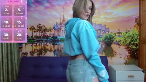 Snapshot of alyy_cute chatting on January 22, 2:24 pm Alyy online show from January 22, 2:24 pm