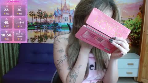 Snapshot of alyy_cute chatting on January 20, 2:14 pm Alyy online show from January 20, 2:14 pm