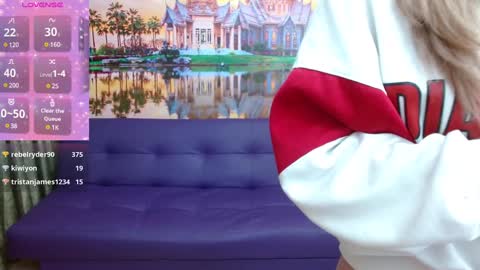 Snapshot of alyy_cute chatting on February 7, 5:18 pm Alyy online show from February 7, 5:18 pm