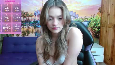 Snapshot of alyy_cute chatting on March 6, 2:29 pm Alyy online show from March 6, 2:29 pm