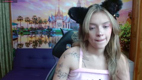 Snapshot of alyy_cute chatting on January 11, 2:15 pm Alyy online show from January 11, 2:15 pm