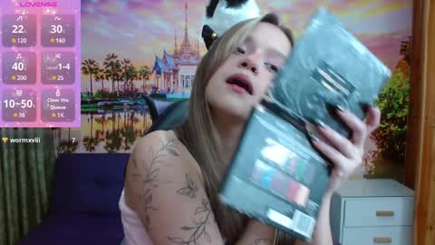Snapshot of alyy_cute chatting on January 24, 2:19 pm Alyy online show from January 24, 2:19 pm