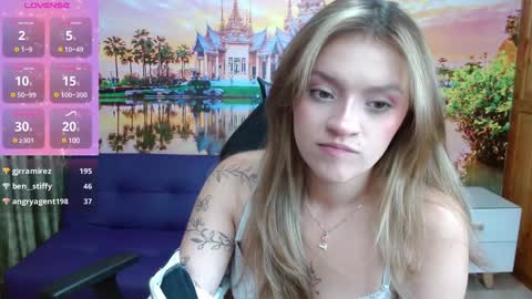 Snapshot of alyy_cute chatting on January 8, 5:15 pm Alyy online show from January 8, 5:15 pm