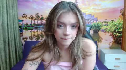 Snapshot of alyy_cute chatting on February 13, 2:20 pm Alyy online show from February 13, 2:20 pm