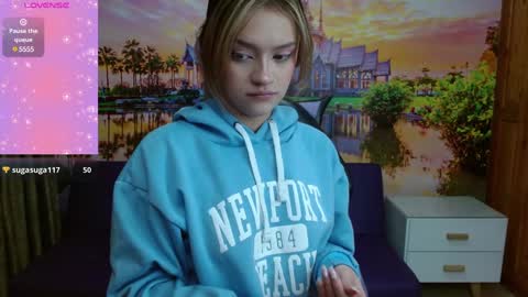 Snapshot of alyy_cute chatting on January 13, 2:21 pm Alyy online show from January 13, 2:21 pm