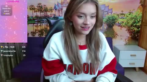 Snapshot of alyy_cute chatting on February 17, 5:23 pm Alyy online show from February 17, 5:23 pm