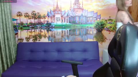 Snapshot of alyy_cute chatting on February 1, 2:13 pm Alyy online show from February 1, 2:13 pm
