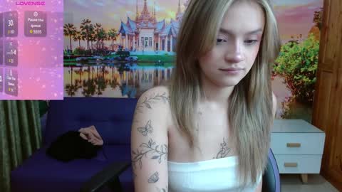 Snapshot of alyy_cute chatting on January 15, 2:13 pm Alyy online show from January 15, 2:13 pm