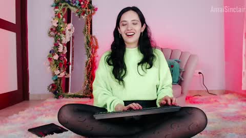Snapshot of amaisinclair chatting on February 2, 12:13 pm Amai Sinclair online show from February 2, 12:13 pm