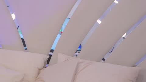 Thea online show from February 4, 8:38 pm