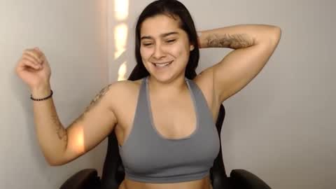 The queen of the biceps  online show from January 22, 2:56 pm