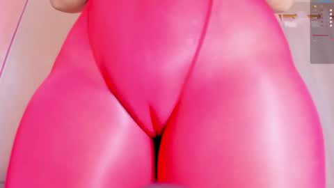 Amanda Marcuzzi  online show from October 7, 12:45 pm