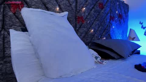 amandajoness  online show from December 1, 7:34 pm